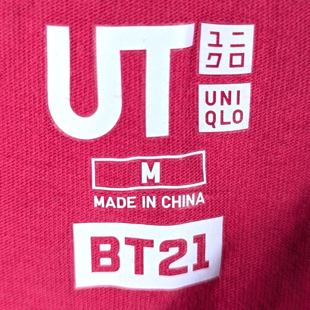UNIQLO BT21 TATA Super Curious Red Graphic T-Shirt Mens Size M Casual Cotton Tee - Picture 2 of 4